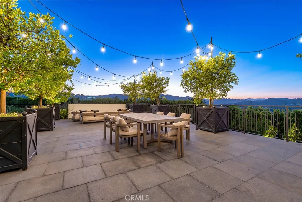 2100 Stratford Circle, Los Angeles, California 90077 home-pic-39